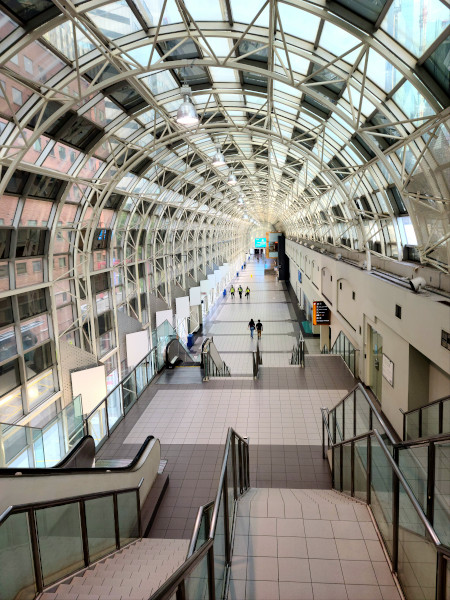 Skywalk, que une Union Station con la torre CN y el acuario de Toronto