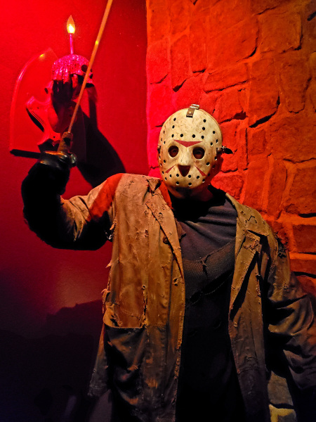 Estatua de cera de Jason y su famosa máscara de hockey