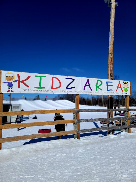 Zona para que los niños hagan tubing