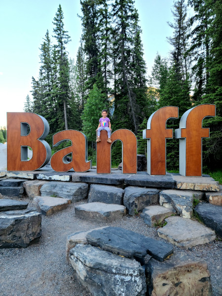 Cartel de Banff, justo a la entrada del pueblo y cerca del Fenlands Banff Recreation Centre