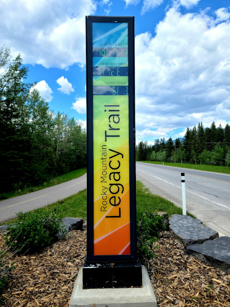 Comienzo del Rocky Mountain Legacy Trail en Canmore