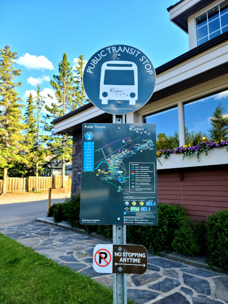Mapa con todas las rutas y paradas principales del transporte publico en Banff