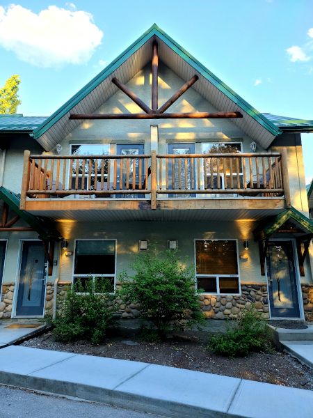 Banff Woods Lodge, Airbnb a 5 kilómetros del pueblo de Canmore y a 20 kilómetros de Banff