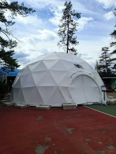 Teatro en forma de domo en el planetario de Jasper
