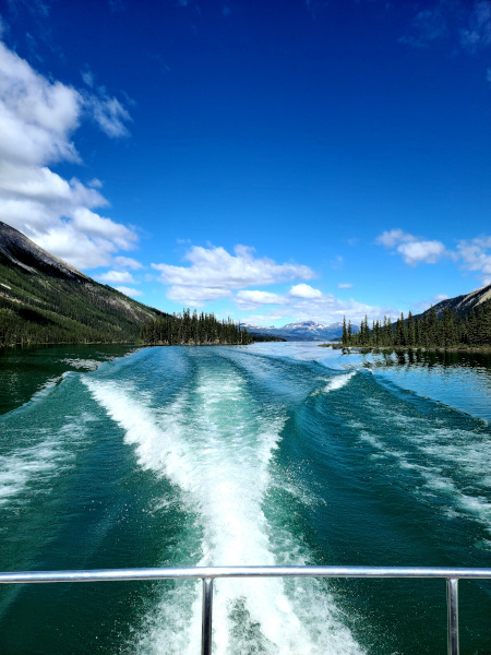 Recorrido en barco por Maligne Lake 