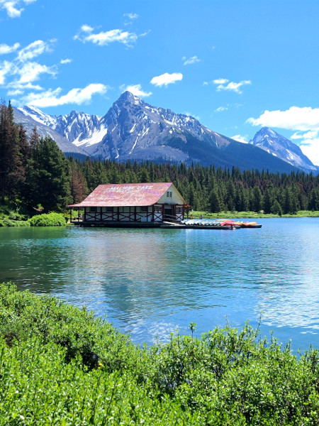 Casa de botes en Maligne Lake 