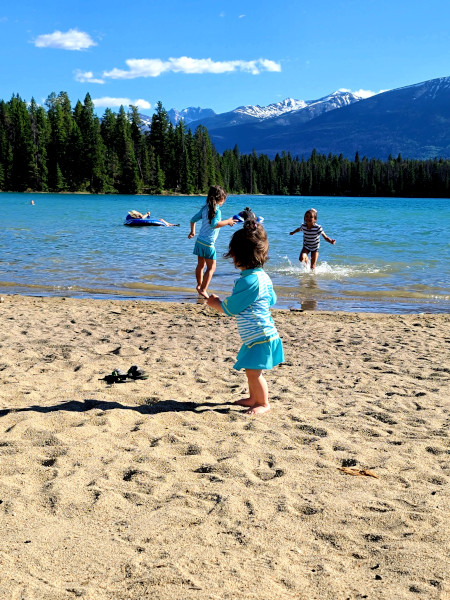 Annette Lake es particularmente popular entre los locales por su extensa zona de playa