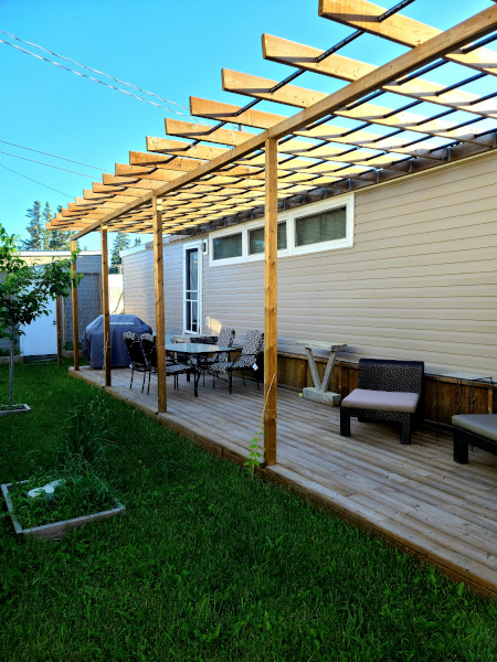 La terraza del Airbnb Hideaway Home es el lugar ideal para disfrutar de un café caliente en las mañanas 